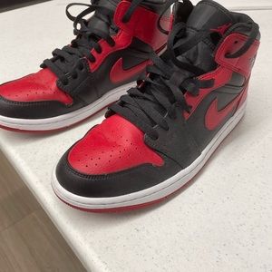 Air Jordan 1 Mid Banned Bred